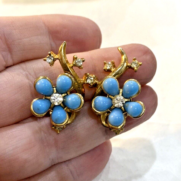 Clip On Earrings Gold & Light Blue Beaded Flower Power Designs Mid Century 50's - Picture 5 of 7